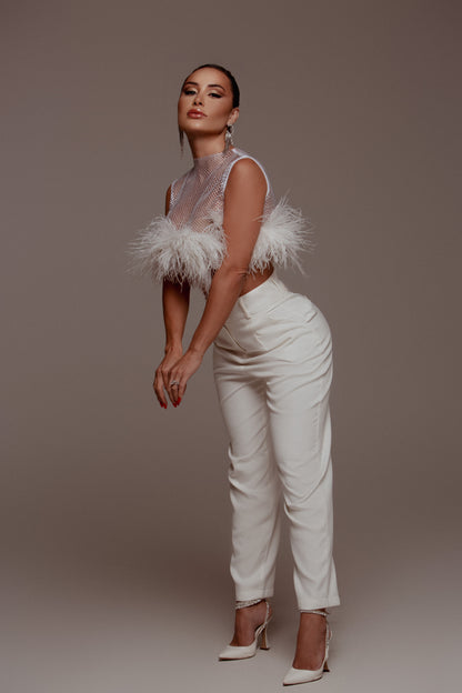 Cropped cravejado com plumas